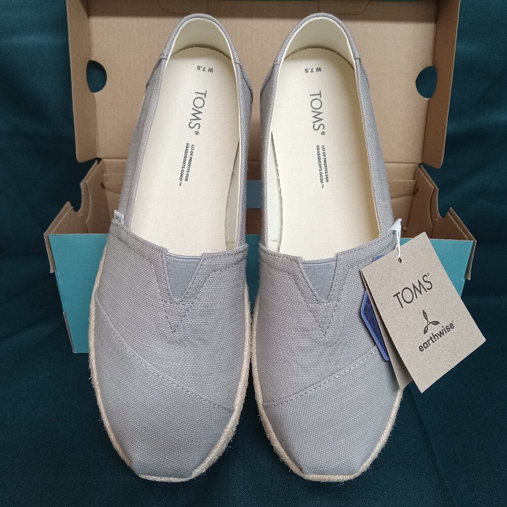 New TOMS Size 7.5